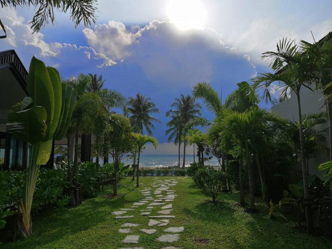 Tungtong Beach Villas Thap Sakae Luaran gambar
