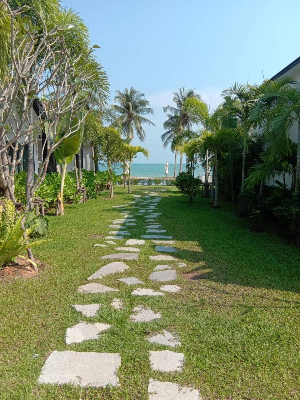 Tungtong Beach Villas Thap Sakae Luaran gambar